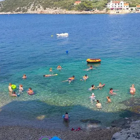 Uvala Pokrivenik 8673a Jelsa (Hvar)