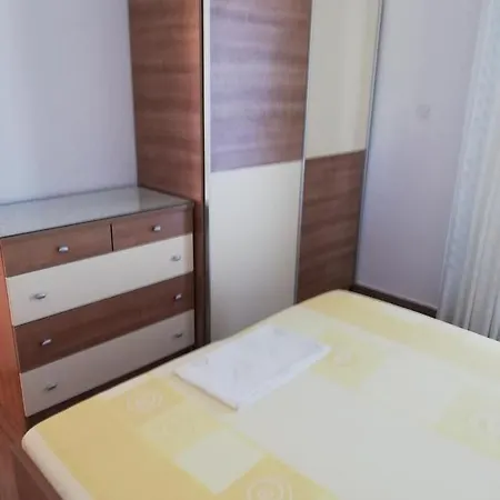 Uvala Pokrivenik 8673a Jelsa (Hvar)